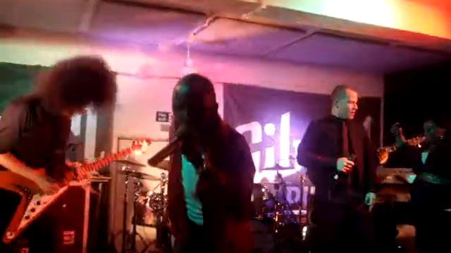 Sinky with Tahmac band @ Gibson Guitar Rooms London смотреть онлайн