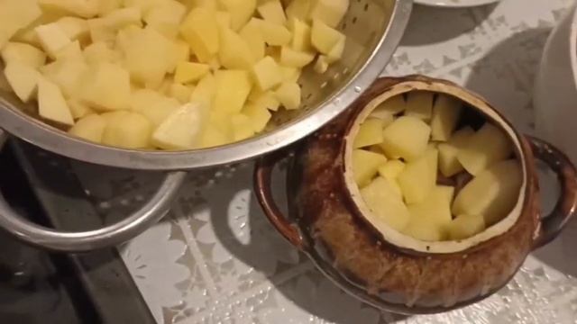 ЖАРКОЕ В ГОРШОЧКАХ / С ПЫЛУ С ЖАРУ/ ЖИВУ В ДЕРЕВНЕ/#простая еда #едимвкусно #жаркое #спылусжару