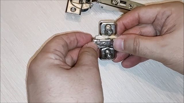 Как поменять петли и фасады за 20 минут у шкафа на кухне. Доступно каждому-ничего сложного. смотреть онлайн