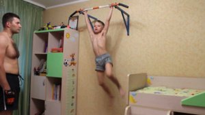 Подтягивание 20 раз пацану 5 лет!!!!