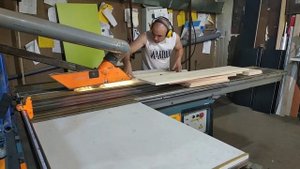 Треугольные шкафы на треугольную лоджию