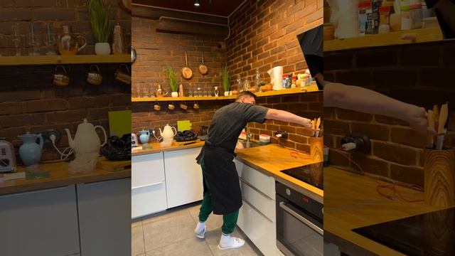 Секреты идеального шашлыка от Ивана Выкуси прямо с нашей роскошной усадьбы!  Не пропустите!