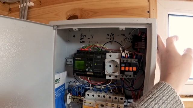 Siemens Logo пригодился. Запустил насосную станцию на даче. смотреть онлайн