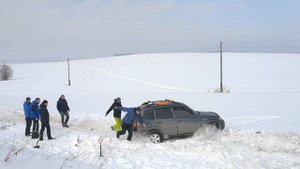Что лучше в снегу? Мощь или низкий вес? Тигуан, Туарег, Прадо, Дастер, Шеви-Нивы off-road.