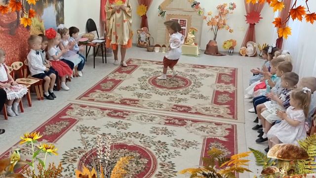 "В гости к осени" осенний утренник в младшей группе смотреть онлайн