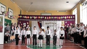Поздравление выпускникам от 1 класса