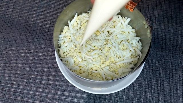 САЛАТ с маринованными шампиньонами и курицей