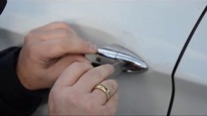 Как открыть машину, если ключи в машине