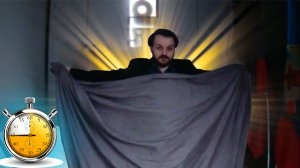 Жмиль заправляет пододеяльник на скорость