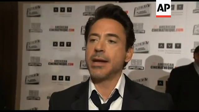 Mel Gibson and Jodie Foster show up to support Robert Downey Jr. at tribute to the actor. смотреть онлайн