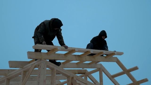 Одноэтажный дачный домик-40м2.Фундамент- винтовые сваи.Стройка зимой.Сухой пиломатериал. РСУ21