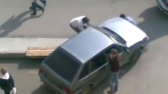 ДПСник заехал на бордюр смотреть онлайн