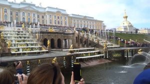 Peterhof(Saint-Petersburg), the launch of the Grand cascade.