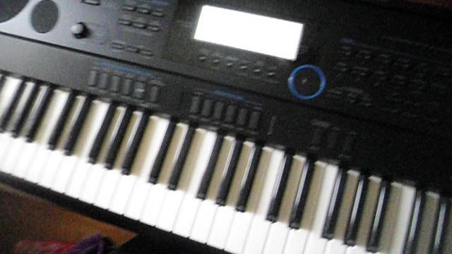 Мама Сентябрева сыграла на синтезаторе (2012 год) смотреть онлайн