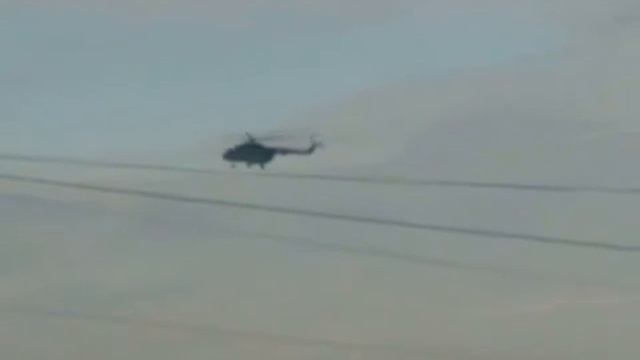 Полёт военного вертолёта над городом. Real video!