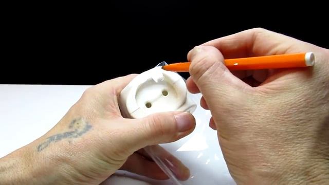 Шедевр из электрического  тройника. Миниатюра телевизор из 90-х годов. смотреть онлайн