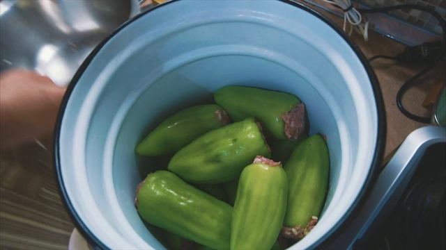 Очень простые и супер вкусные ФАРШИРОВАННЫЕ ПЕРЦЫ #кухнялежиковых смотреть онлайн