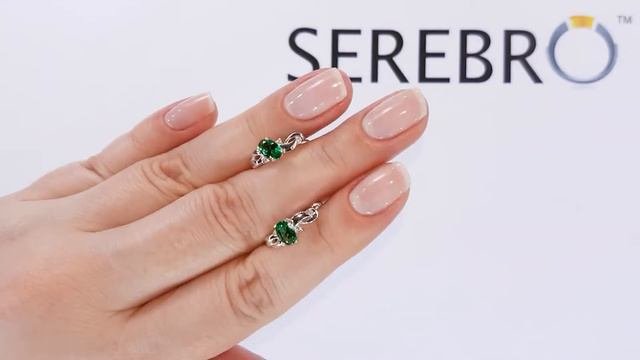 Серьги из серебра с изумрудом нано 