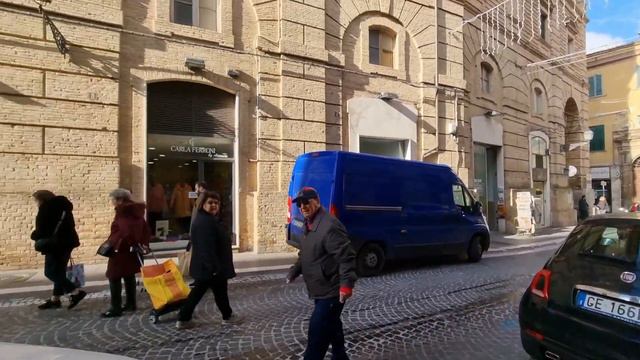 Натворила дел/Что сегодня едят итальянцы/Банда офигела/В бегах смотреть онлайн