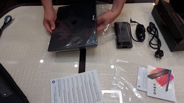 Распаковка Ноутбук HP OMEN 15-en1004ur смотреть онлайн