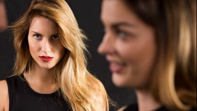 Она толстая, одевается в балахоны . Вы с ней не пара. Женись на мне и нам не надо будет прятаться.. смотреть онлайн