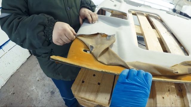 Подготовка к перетяжке потолка на Passat B5 универсал. Обдираем ткань. Часть 1