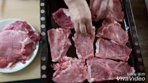 Мясо по-французски с грибами , луком и твердым сыром! Очень простой рецепт для всей семьи!