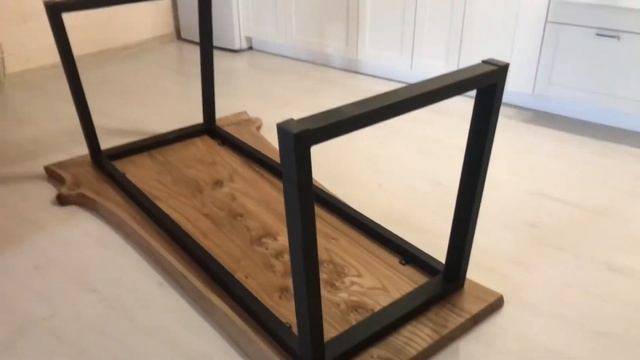 Стол из натурального дерева Карагач