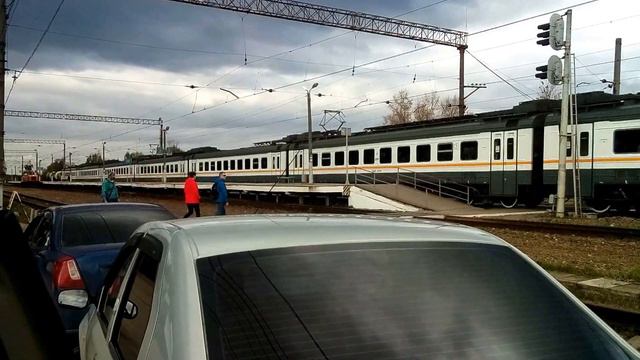 Электропоезд ЭД4М,экспресс Калуга-Москва на станции Азарово
