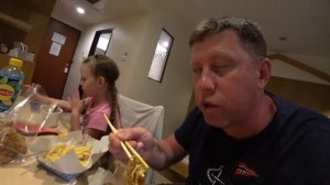 Еда, центр и обзор номера Patong Lodge . Финиш.