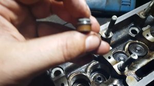 Маслосъемные колпачки elring. Цикл видео Жесть в автосервисе