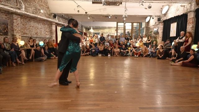 Carlos Espinoza & Agustina Piaggo "Milonga querida" смотреть онлайн