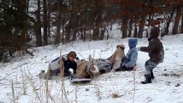 The Boys Sledding Train смотреть онлайн