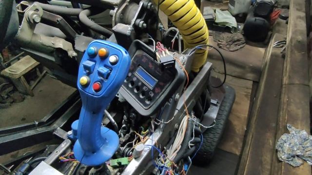 Погрузчик своими руками.Такой функции распределителя пока нет ни у кого смотреть онлайн