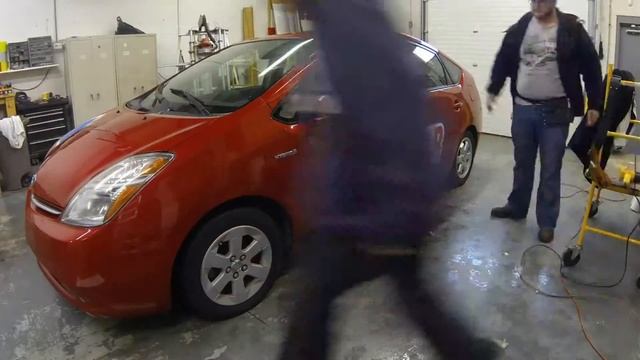 HG Signs Re-branding an All Star Driver Education Toyota Prius [Time-lapse] смотреть онлайн