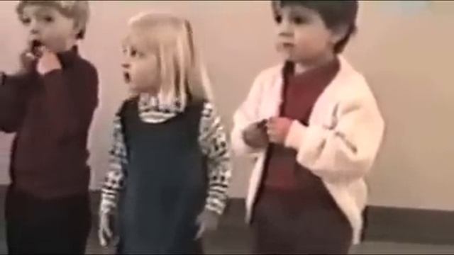 Малыш чихнул во время песни в садике смотреть онлайн