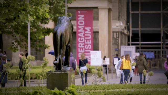 Dr. Angela Merkel to receive UNHCR Nansen Refugee Award смотреть онлайн