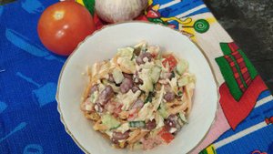 Овощной салат с копченым сыром