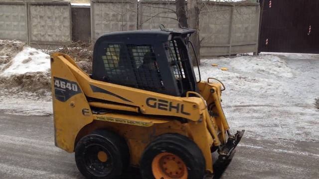 GEHL 4640 погрузчик. смотреть онлайн