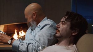 Тони Старк почти умирает без реактора. (Железный человек / Iron Man 2008)