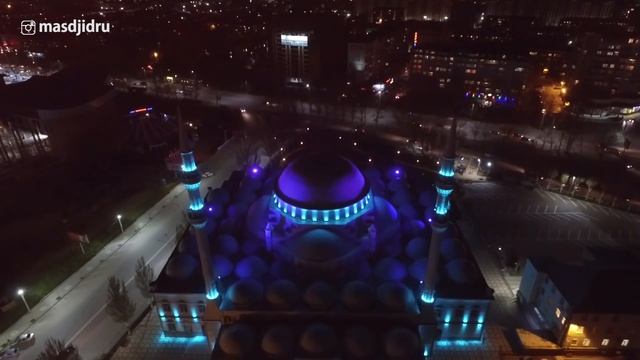 Ночной вид Центральной Джума-мечеть г. Махачкалы