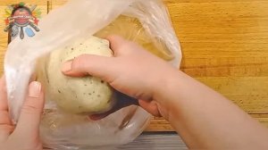 Мука + кипяток, и даже скалка не понадобится. Быстрые лепешки вместо хлеба!