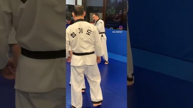 Explosive blonde. смотреть онлайн