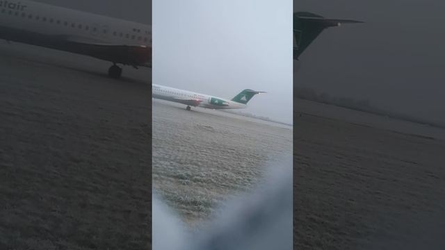 Fokker 100 Carpatair LHDC Debrecen airport