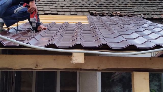 Montare tigla metalica Lindab pe terasa. смотреть онлайн