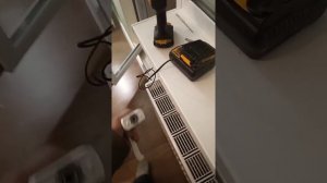 Двухсторонняя  ручку на балконную дверь для плотного закрывания двери снаружи #окноремонт #окна