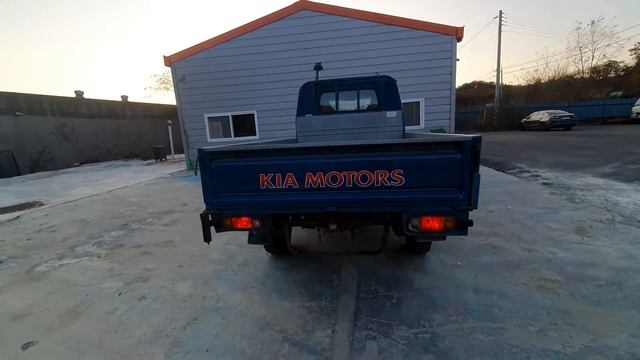 Kia Bongo Frontier ano 2000 turbo diesel sencilla cabina 4X4. смотреть онлайн