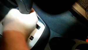 Снять ручку коробки передач KIA Ceed 2009