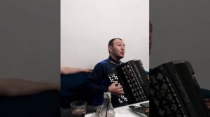 чёткая аварская песня на баяне...