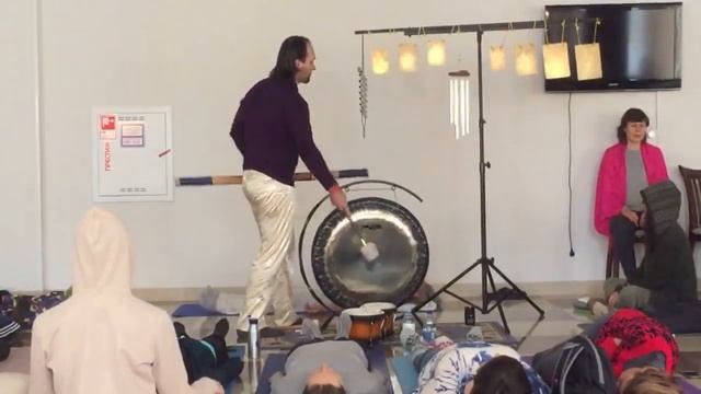 Юрий Зуйков, известный международный мастер звуковых медитаций. Детокс Ретрит 05.03.2018 смотреть онлайн